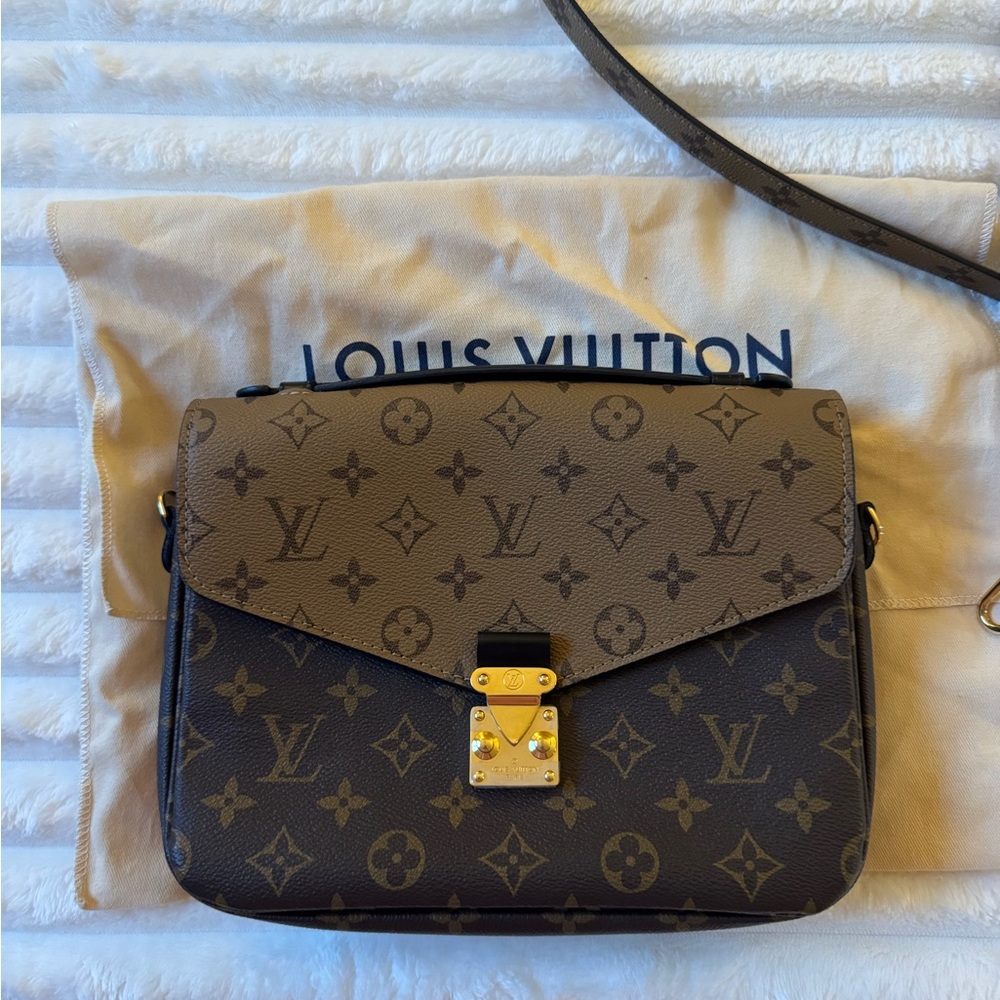 Louis Vuitton Pochette Métis Bag - Picture 6 of 16